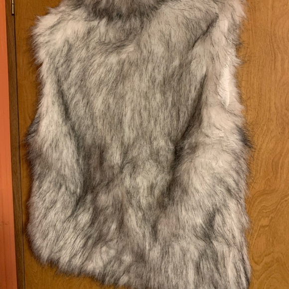 Black and white ire fur vest - Picture 2 of 3